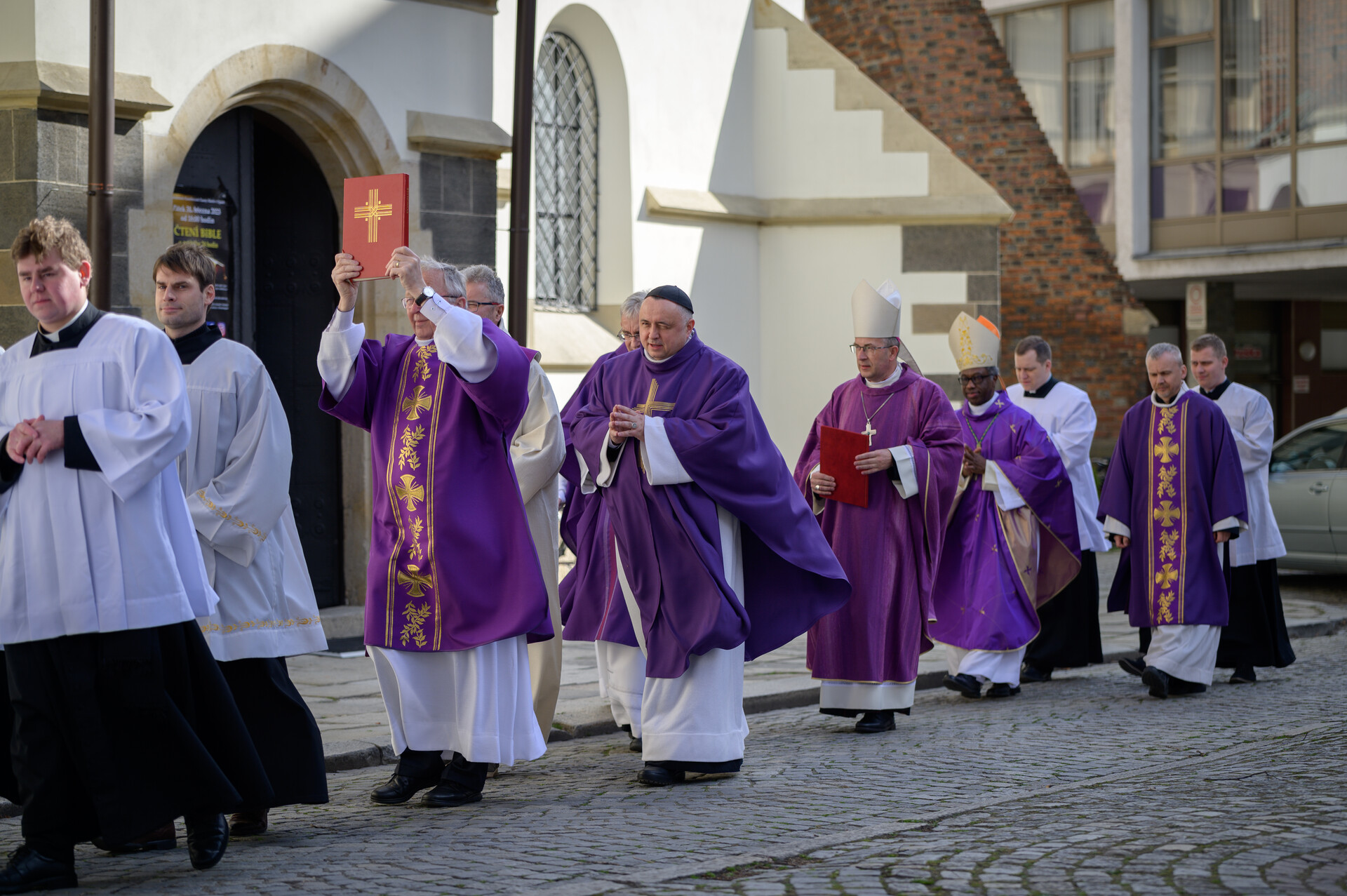 Fotogalerie: Nuncius v Opavě vysvětloval, jak postupuje výběr diecézního biskupa